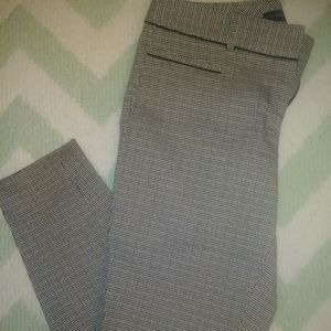 Ankle length tiny checkered gray pants